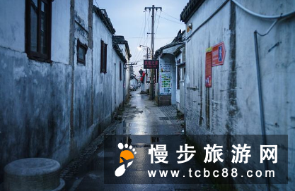 苏州听平江路雨巷