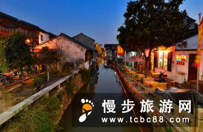 苏州听平江路雨巷